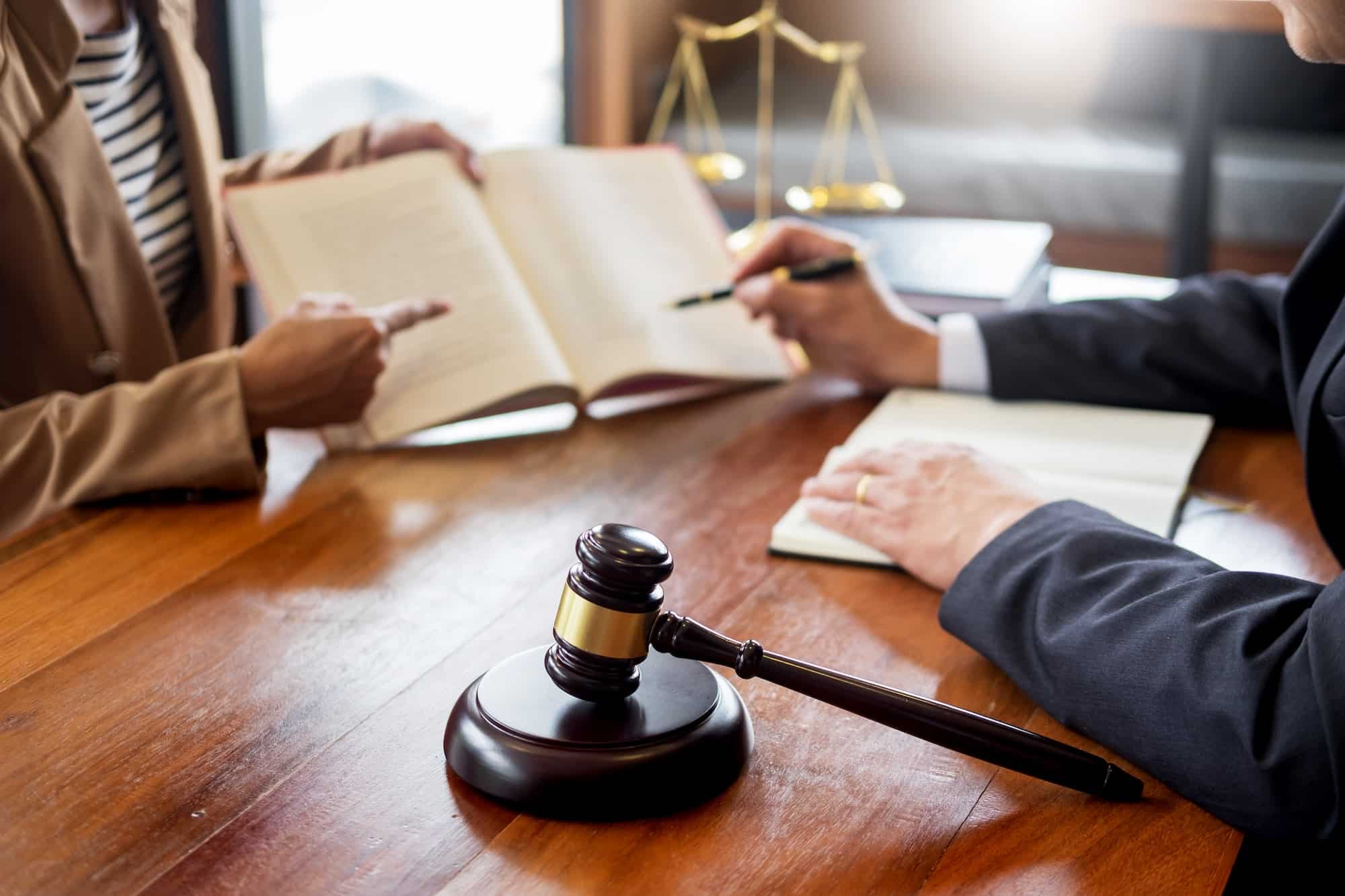 Quelles sont les étapes à suivre pour choisir les avocats adaptés à votre affaire ?